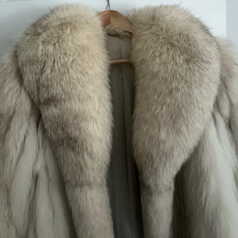 Bloomingdale's Women's Fur Coat in Light Taupe - Picture 2 of 4